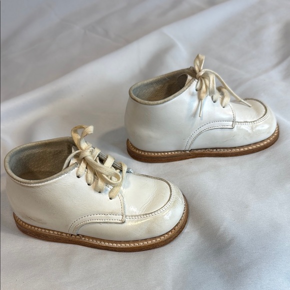 Vintage Stride Rite Baby Hard Bottom White Walking Shoes Baby Size 5 1/2 EE - Picture 3 of 9
